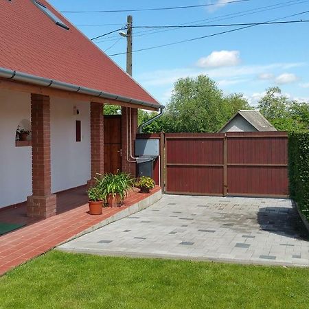Villa Tiszavirag Vendeghaz Tiszabábolna Exterior foto